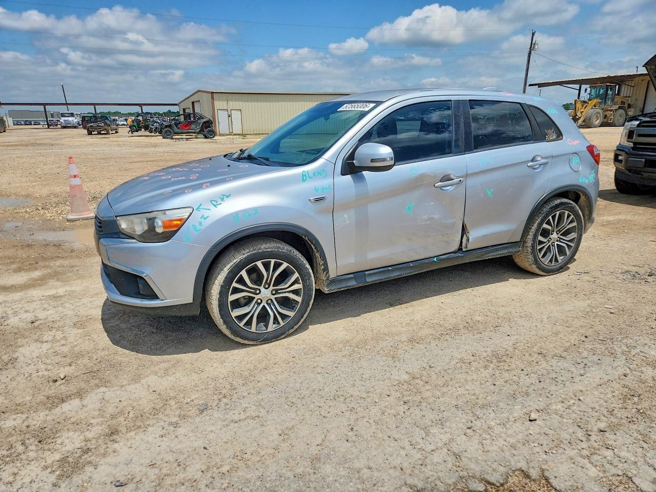 Salvage Mitsubishi Outlander Image