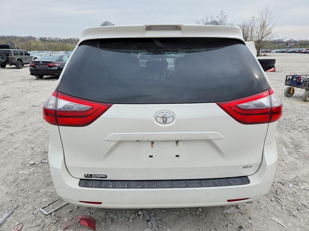 Toyota Sienna Xle 8-passenger