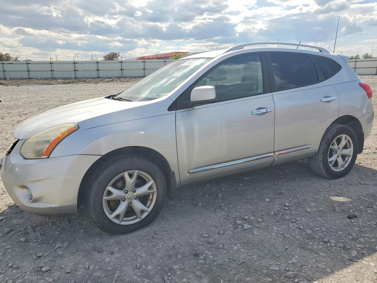 Salvage Nissan Rogue Image