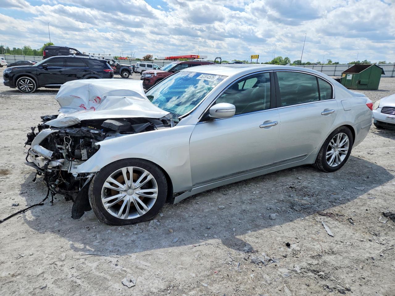 Salvage Hyundai Genesis Image