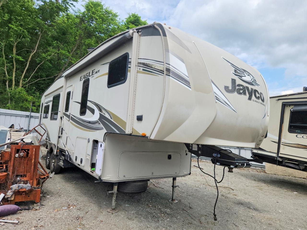 Salvage Jayco O Eagle Image