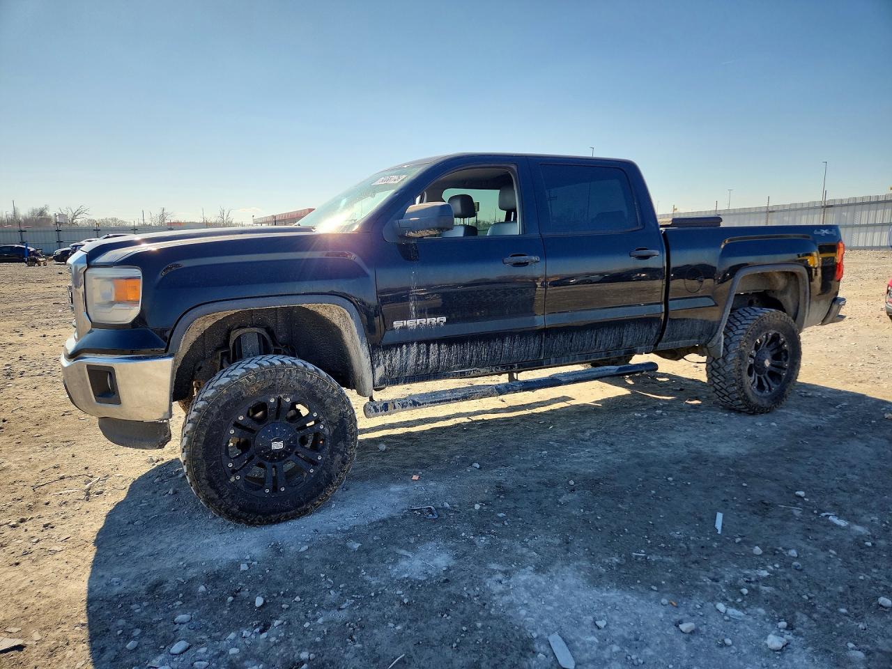 Salvage GMC Sierra Image