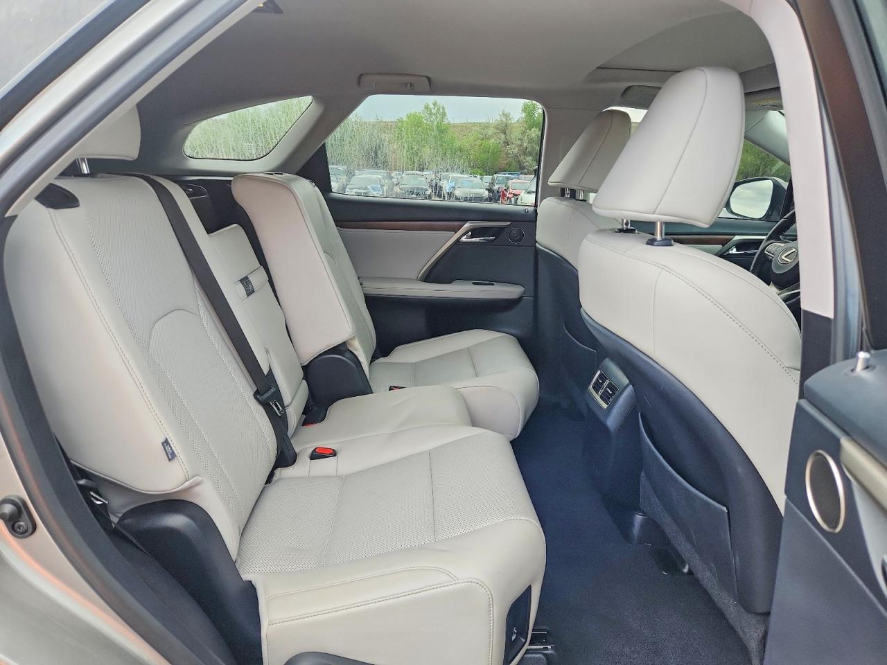 Lexus RX Base