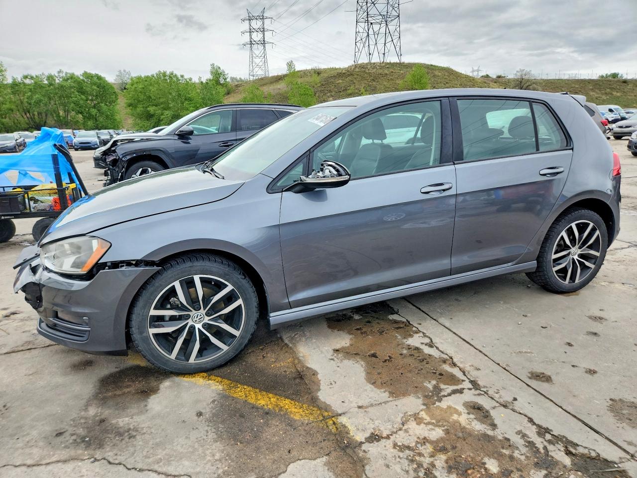 Salvage Volkswagen Golf Image