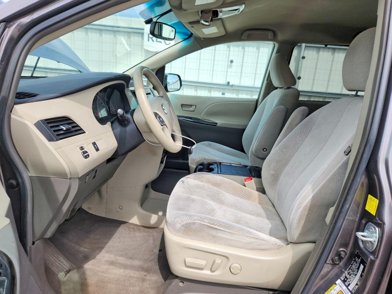 Toyota Sienna Le