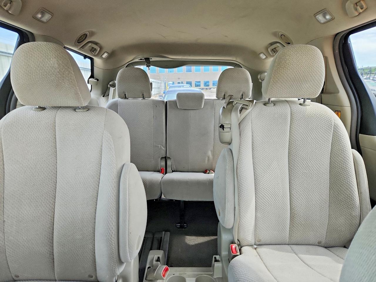 Toyota Sienna Le