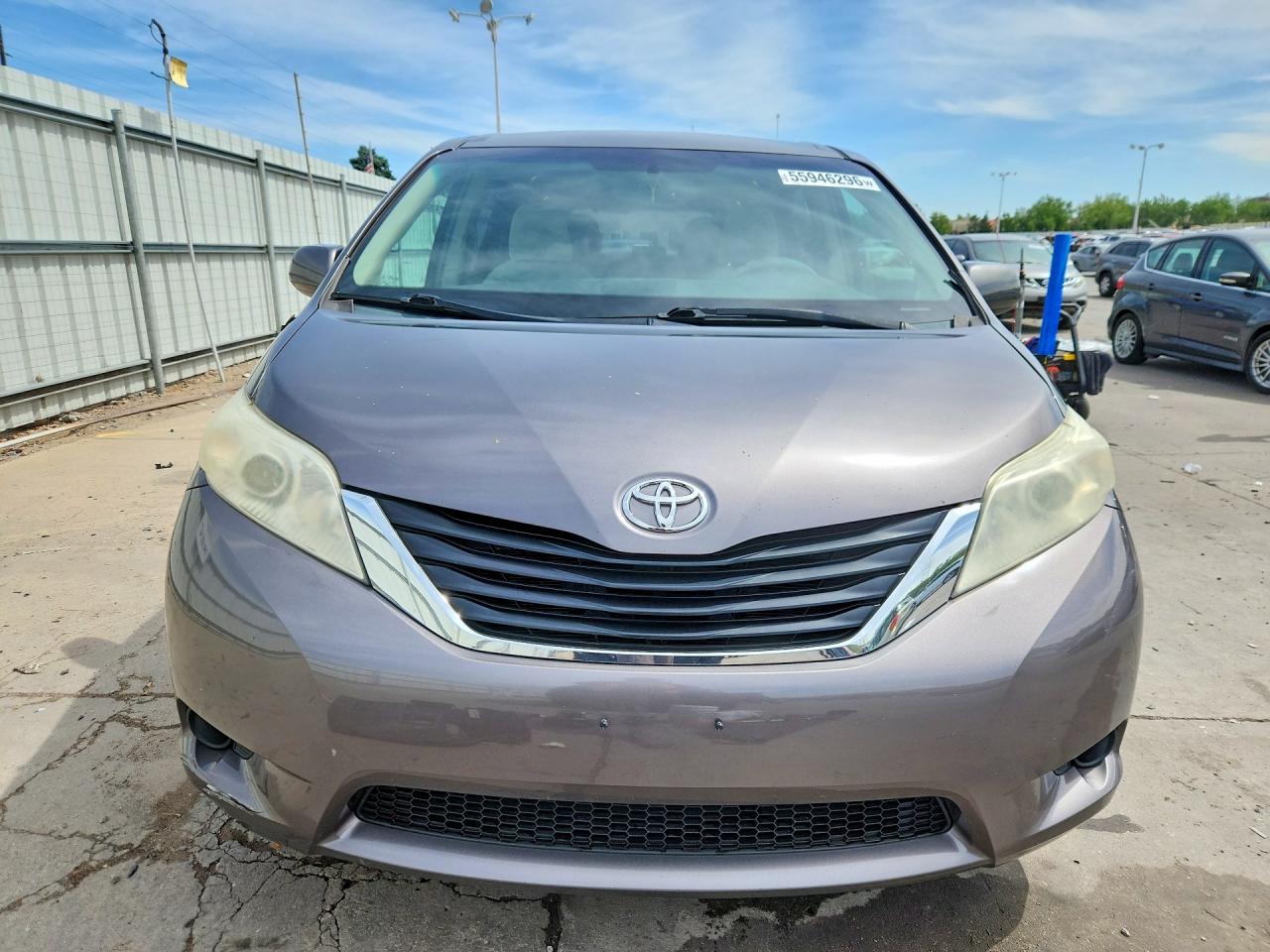 Toyota Sienna Le