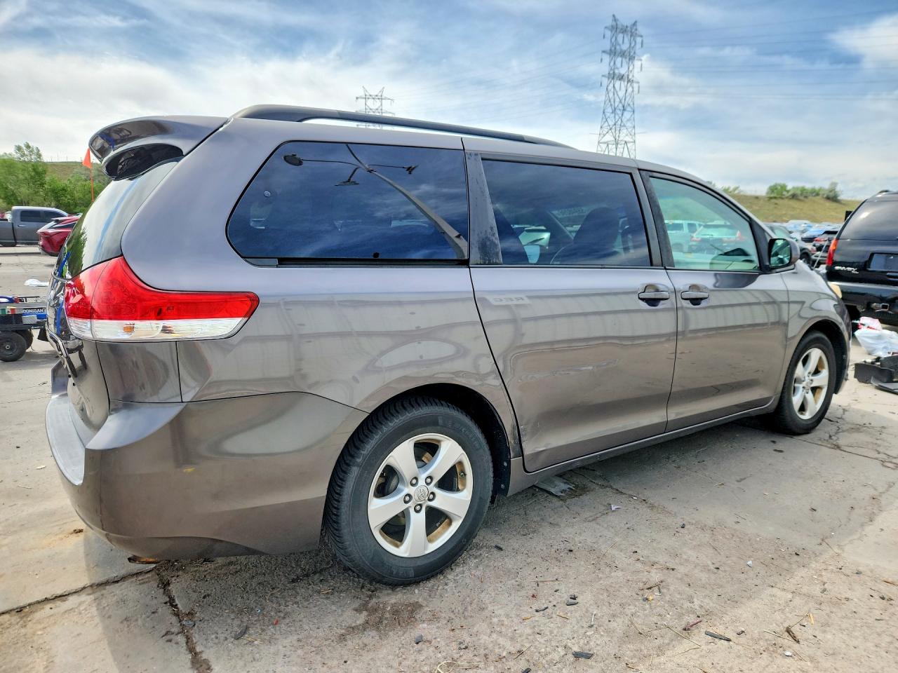 Toyota Sienna Le