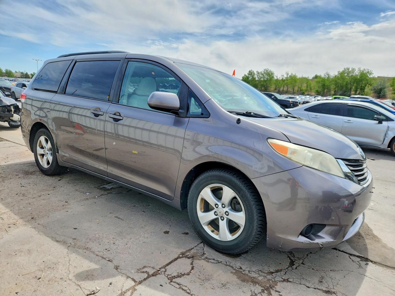 Toyota Sienna Le