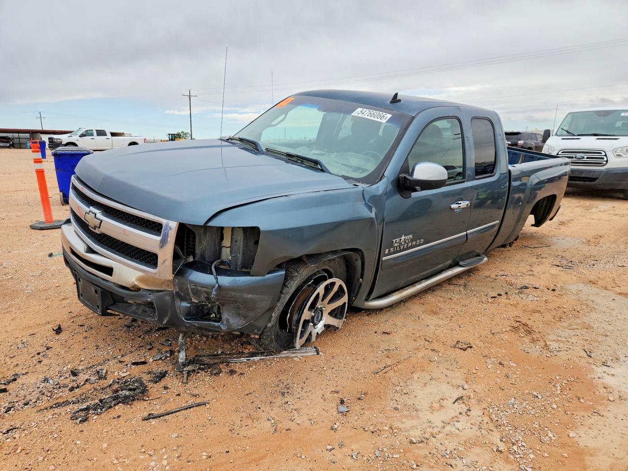 Salvage Chevrolet Silverado Image