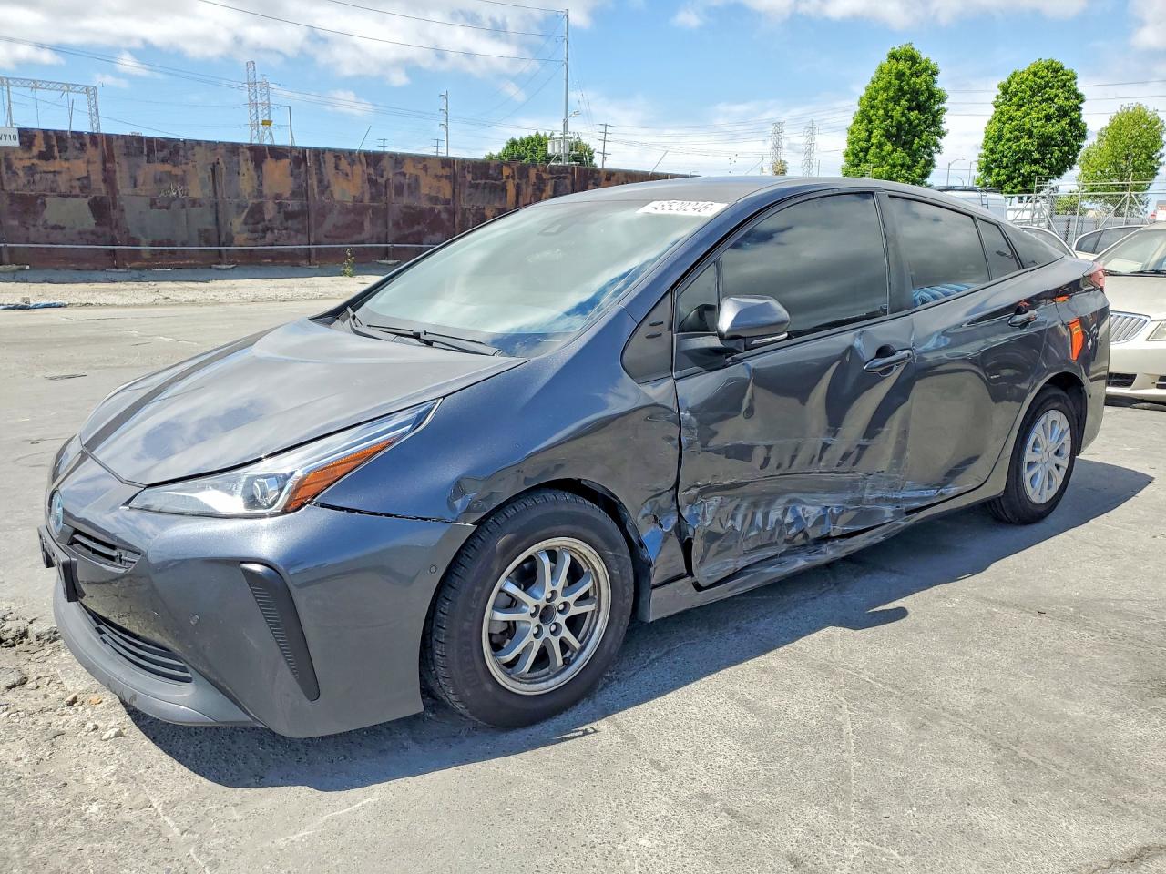 Salvage Toyota Prius Image