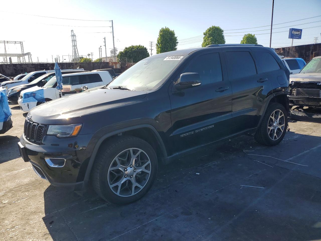 Salvage Jeep Cherokee Image