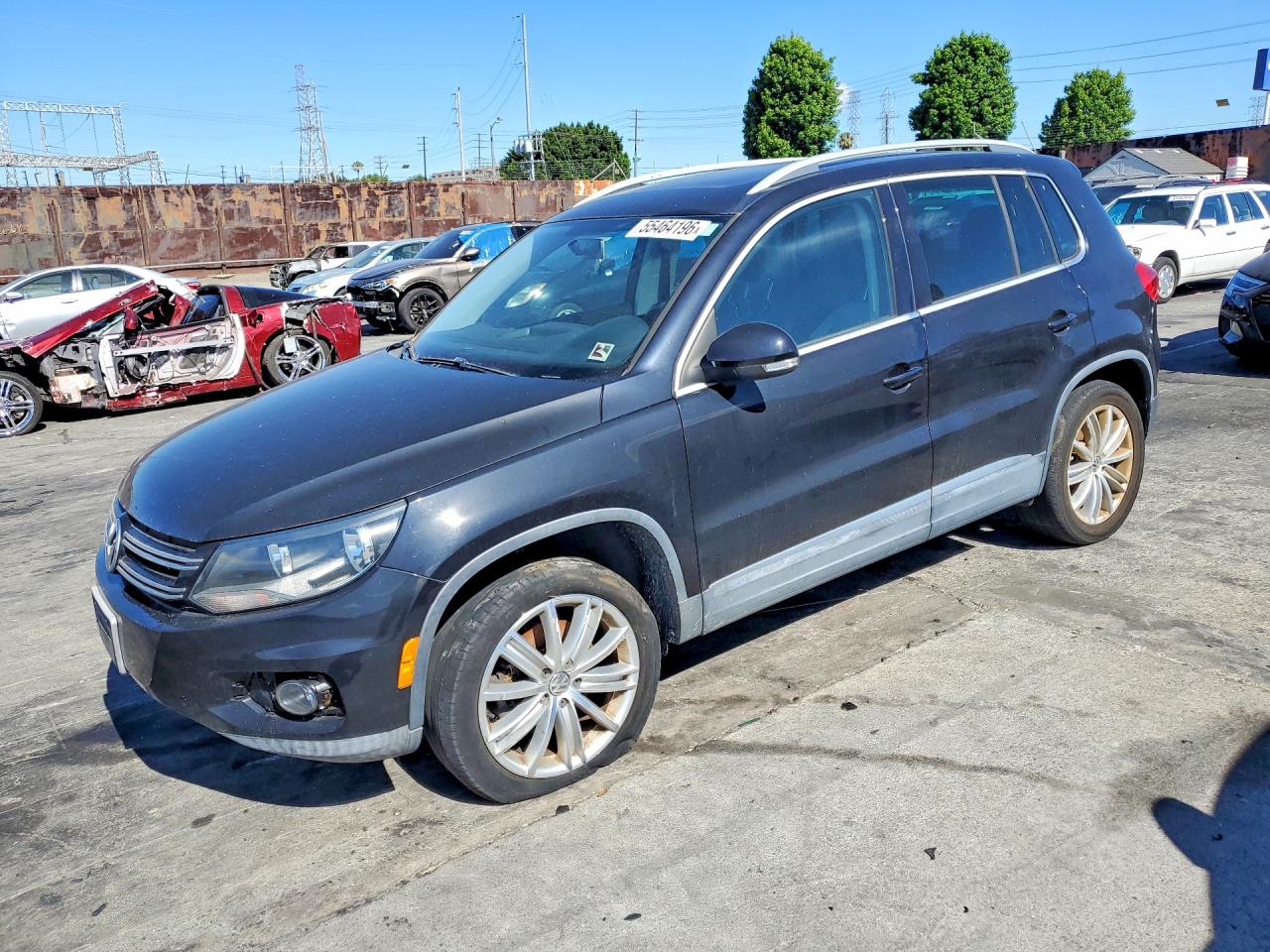 Salvage Volkswagen Tiguan Image
