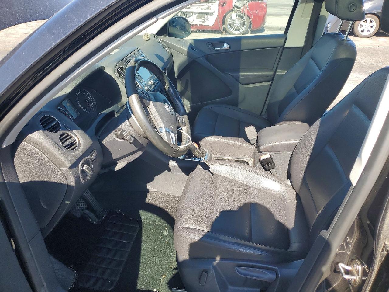 Volkswagen Tiguan S