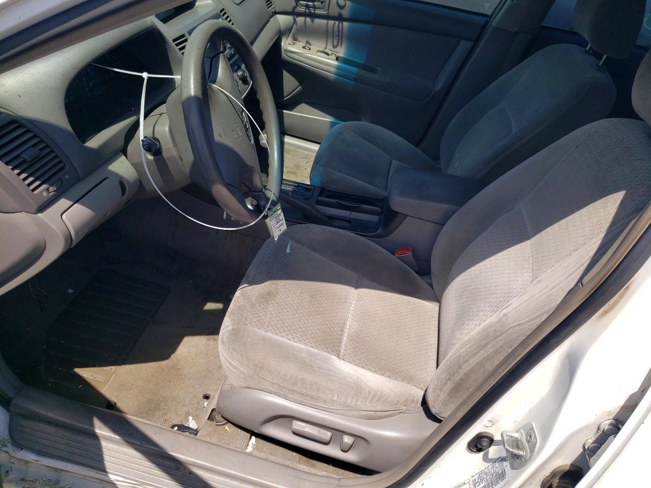Toyota Camry Le V6