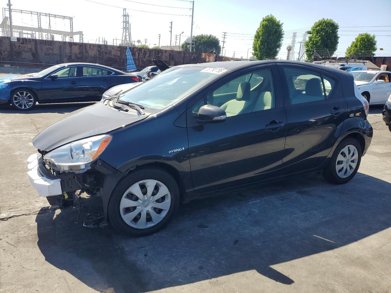 Salvage Toyota Prius Image