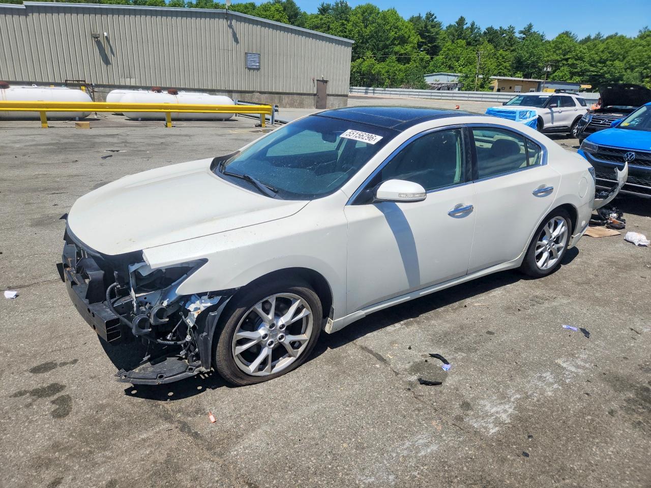 Salvage Nissan Maxima Image
