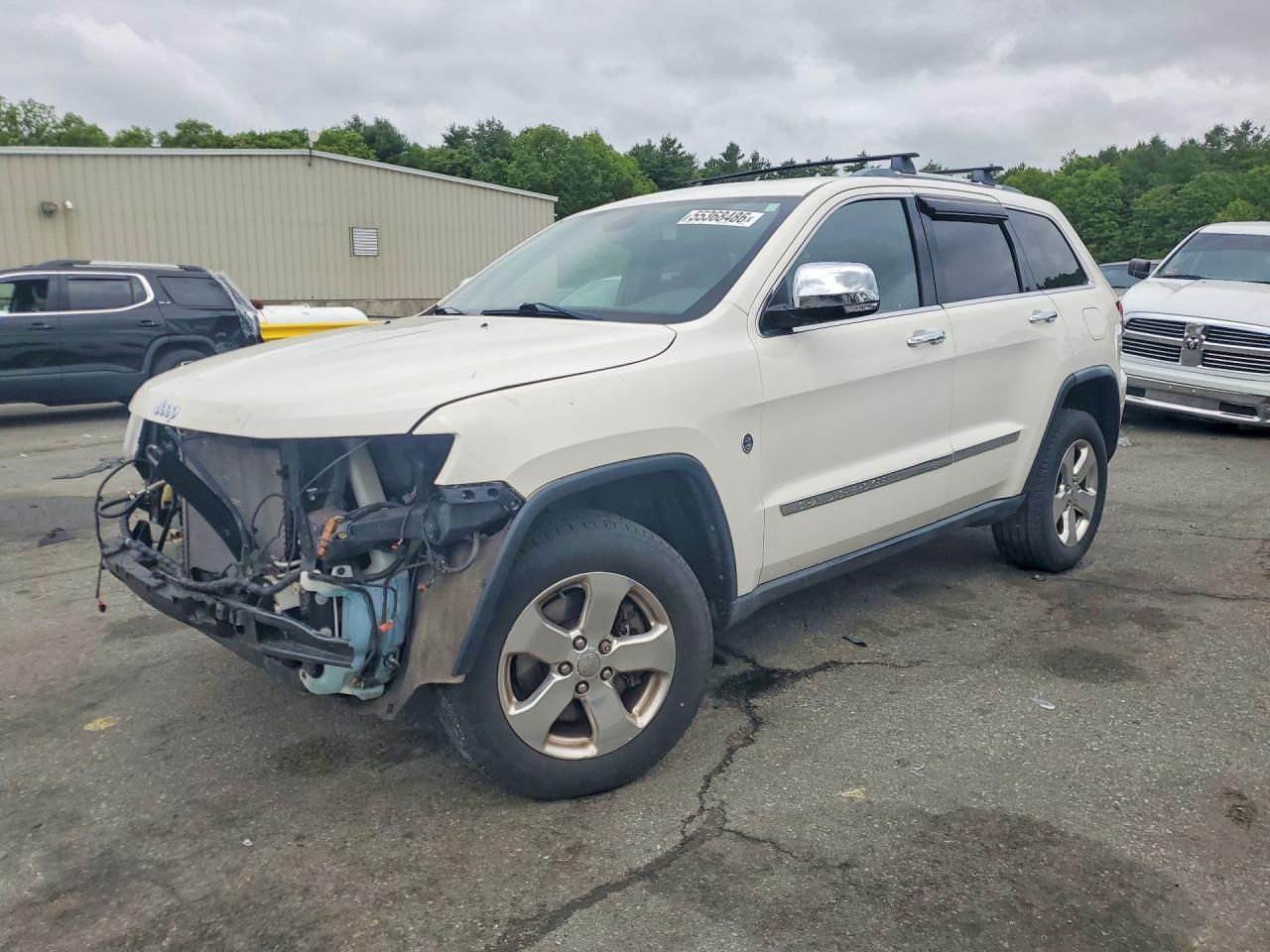 Salvage Jeep Cherokee Image