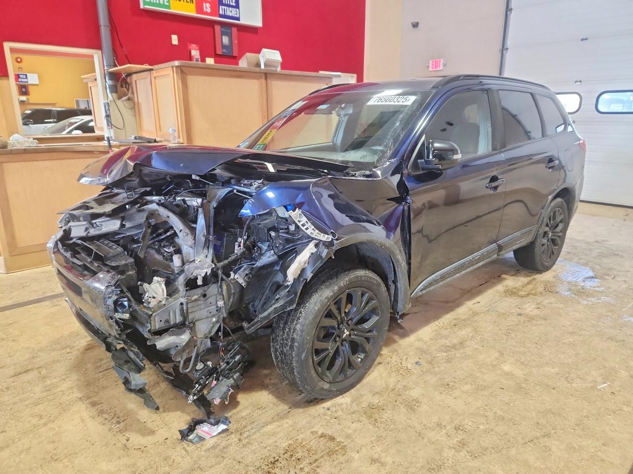 Salvage Mitsubishi Outlander Image