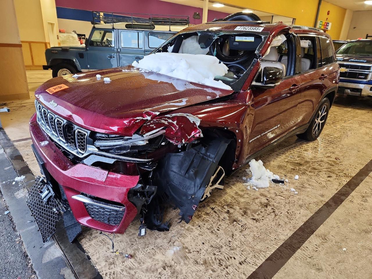 Salvage Jeep Grand Cherokee Image