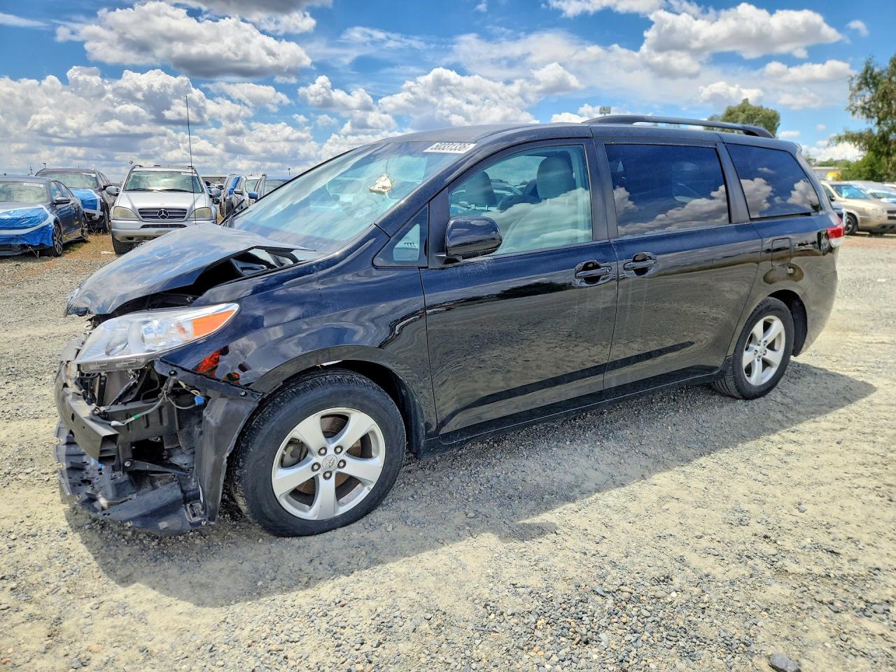 Salvage Toyota Sienna Image