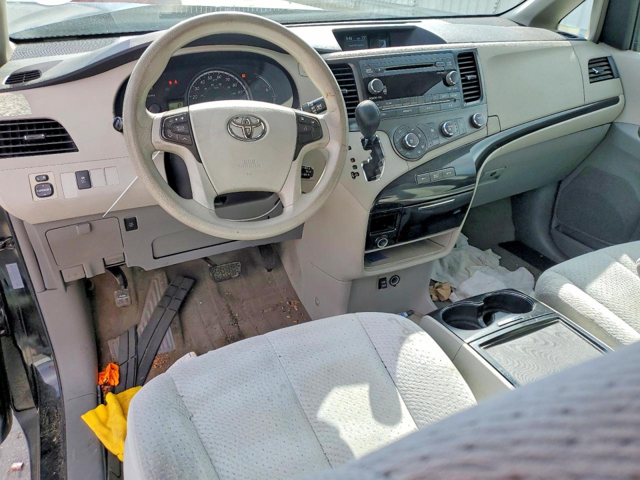 Toyota Sienna Le
