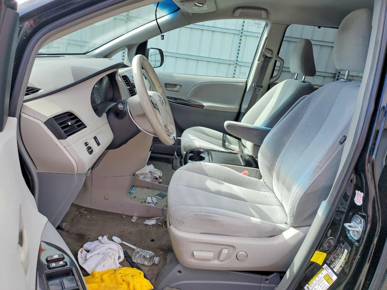 Toyota Sienna Le