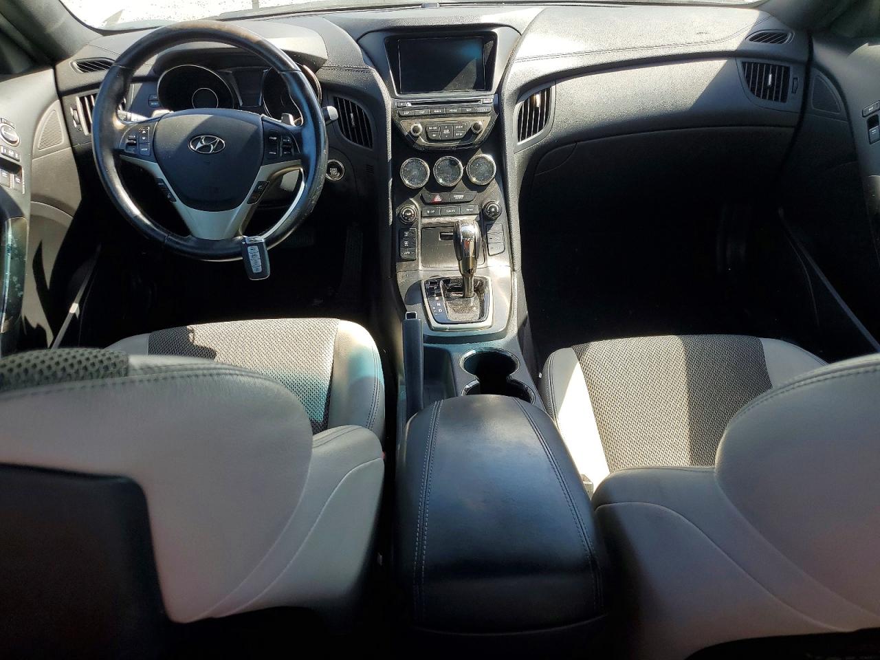 Hyundai Genesis 2.0t