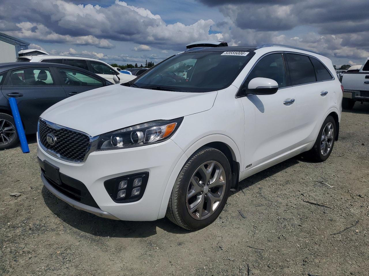 Salvage Kia Sorento Image