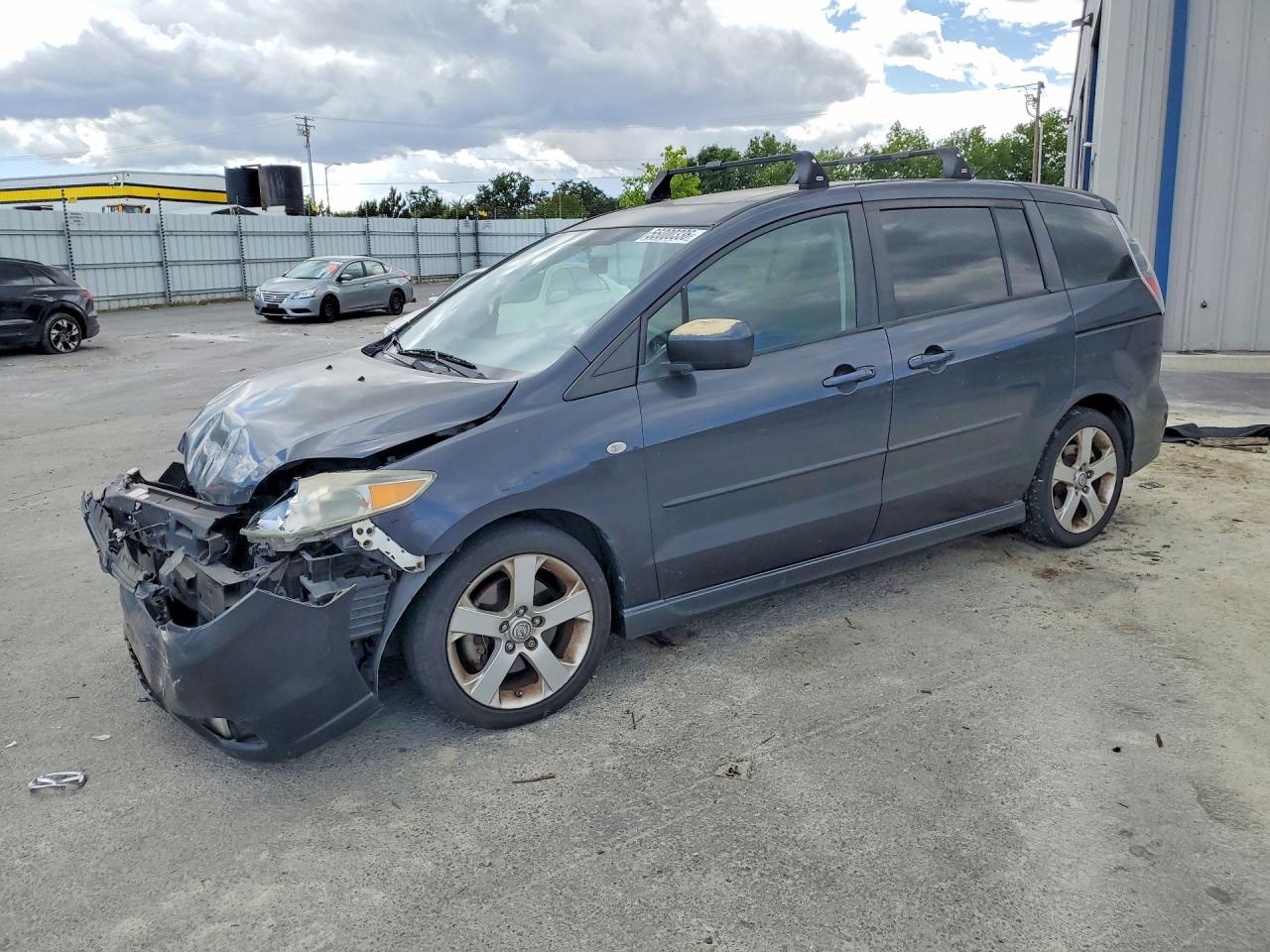 Salvage Mazda 5 Image