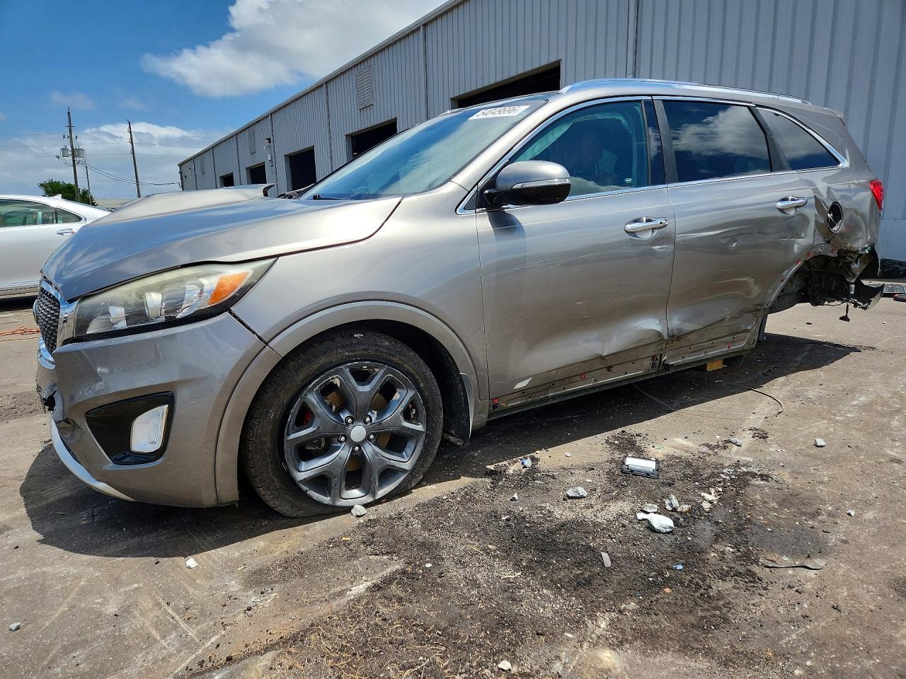 Salvage Kia Sorento Image