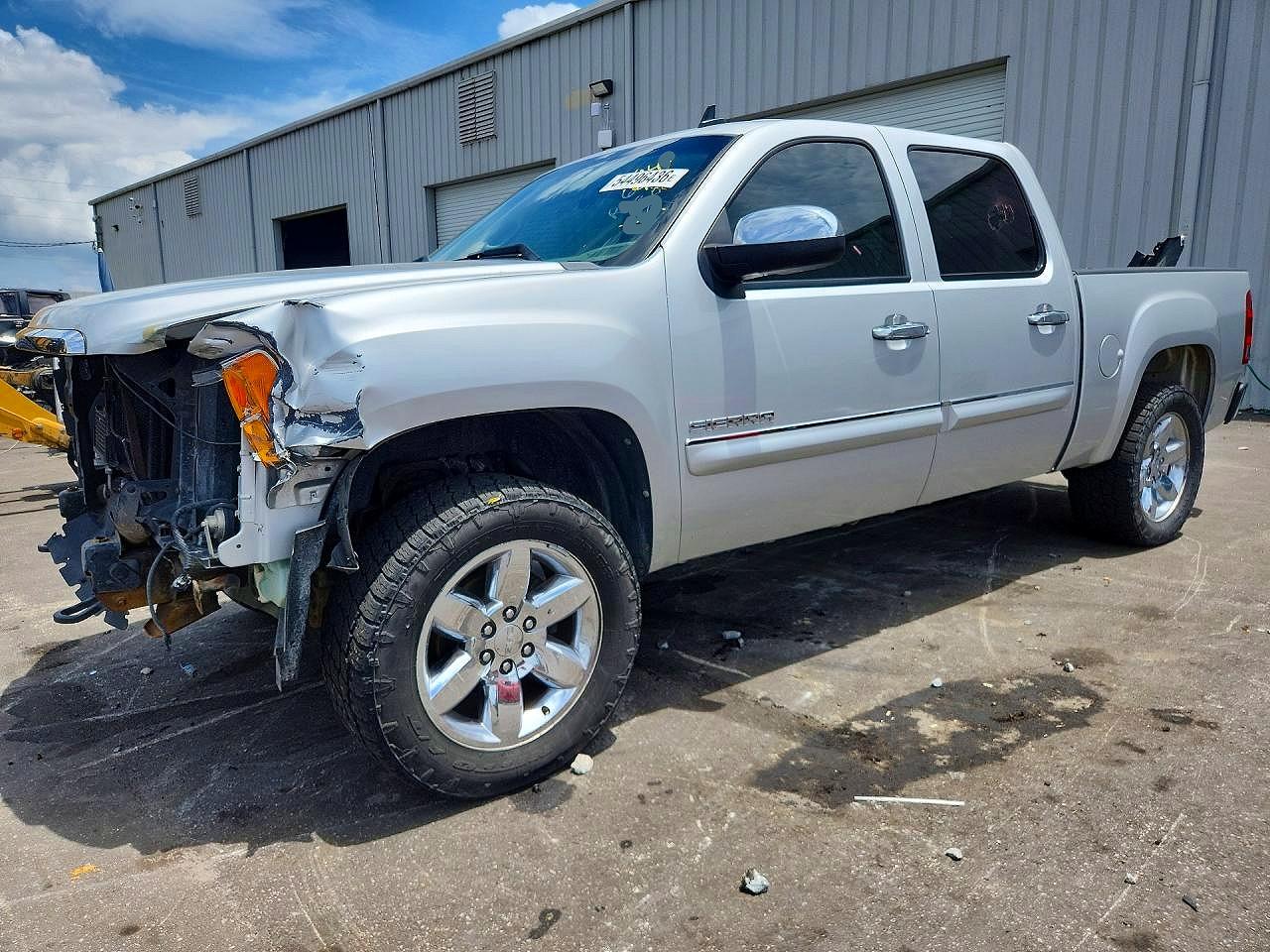 Salvage GMC Sierra Image