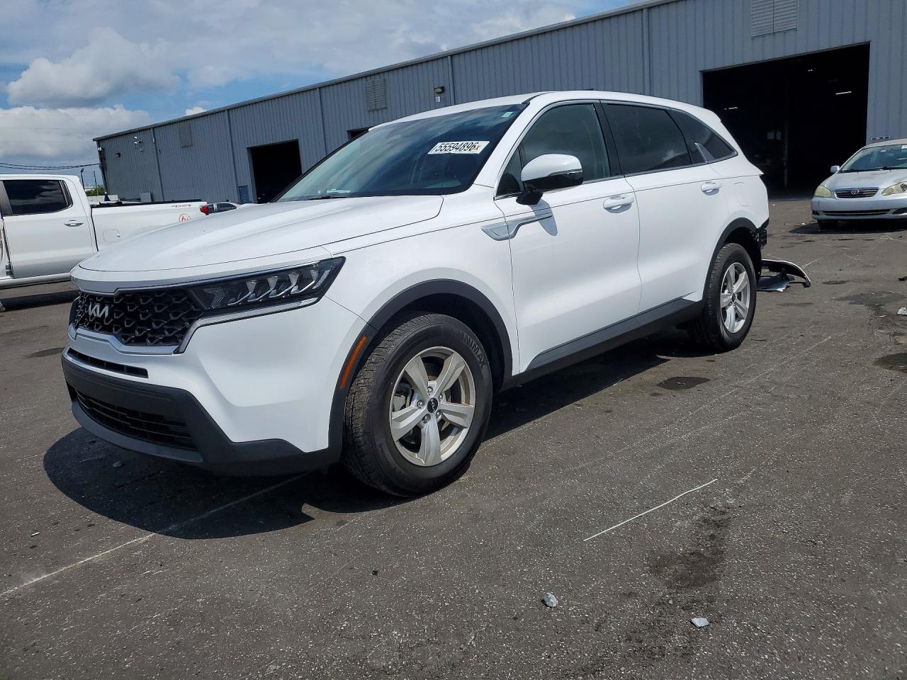 Salvage Kia Sorento Image