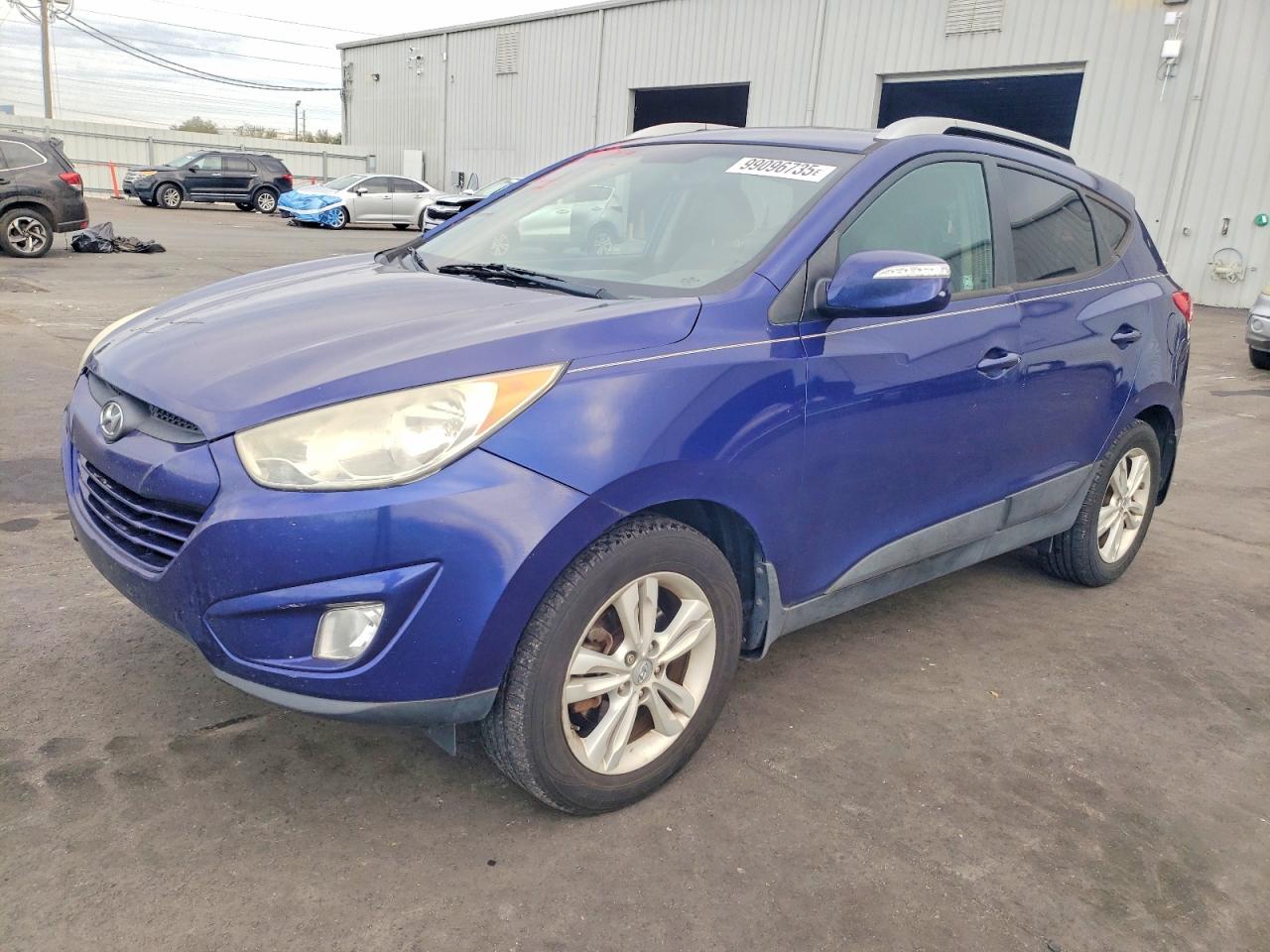 Salvage Hyundai TUCSON Image