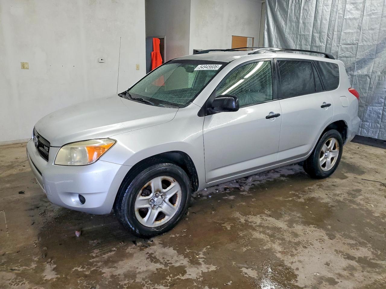 Salvage Toyota RAV4 Image