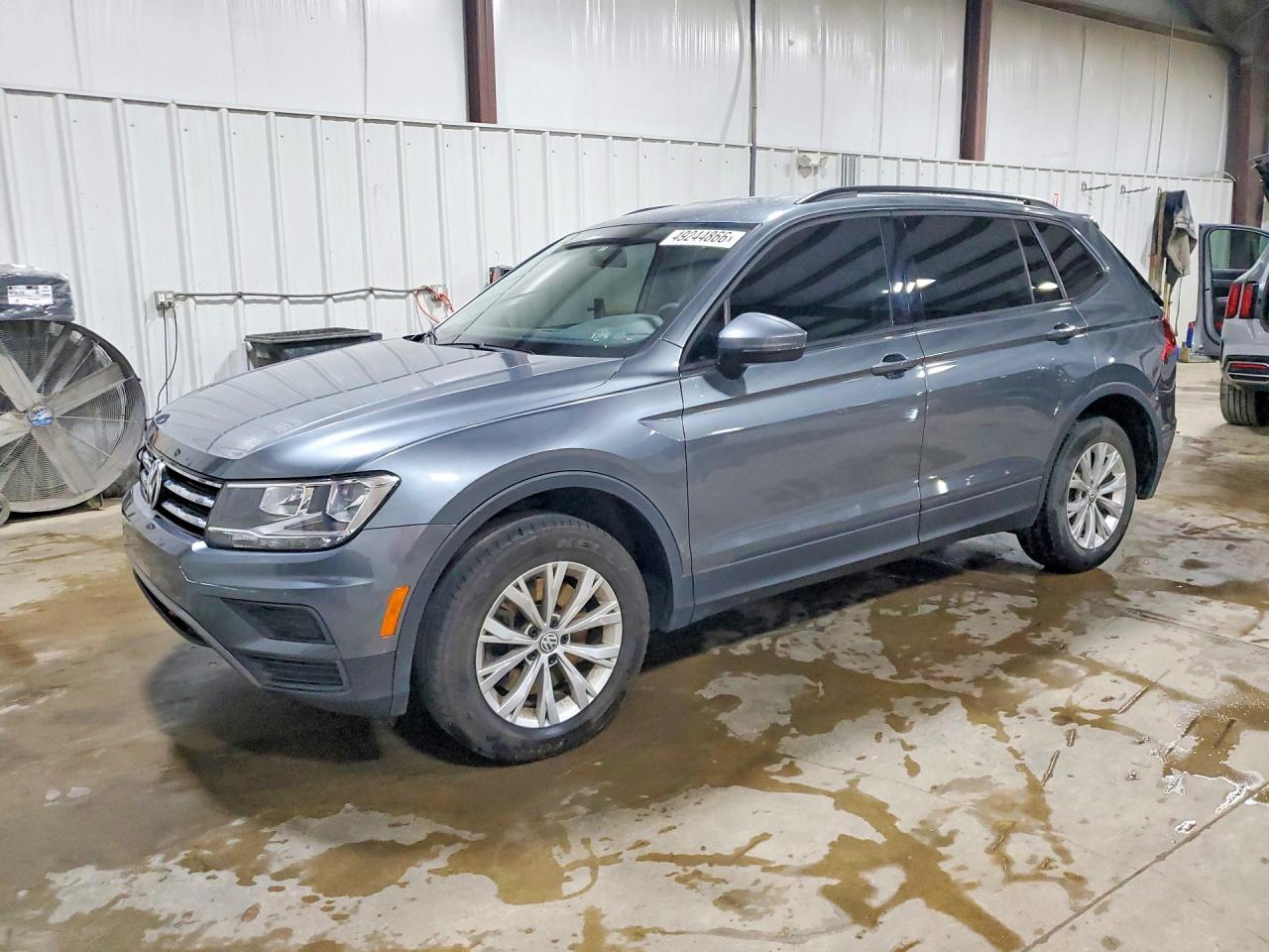 Salvage Volkswagen Tiguan Image
