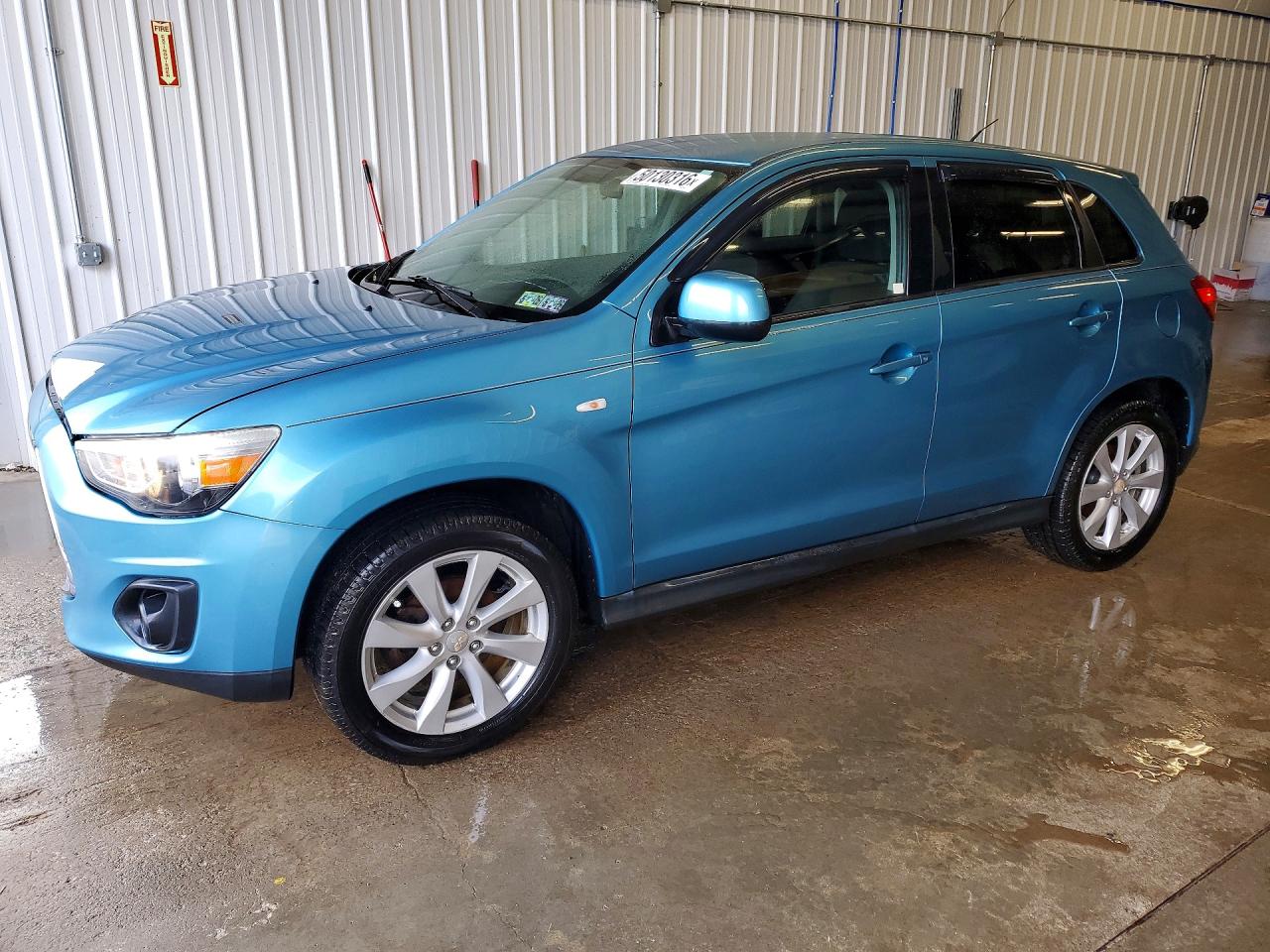 Salvage Mitsubishi Outlander Image