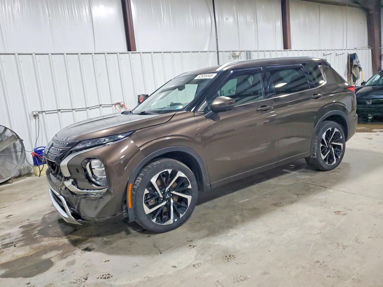 Salvage Mitsubishi Outlander Image