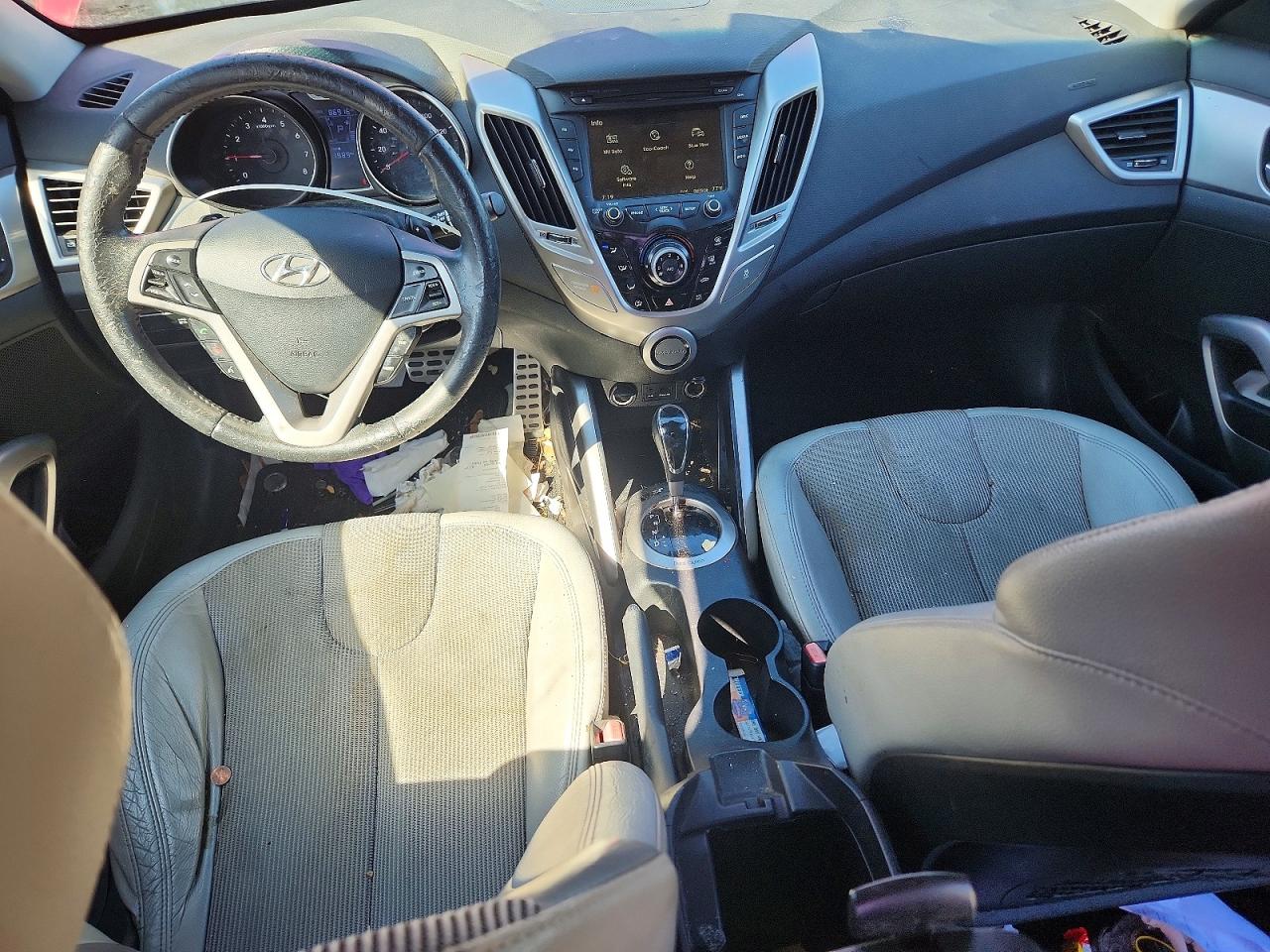Hyundai VELOSTER Base