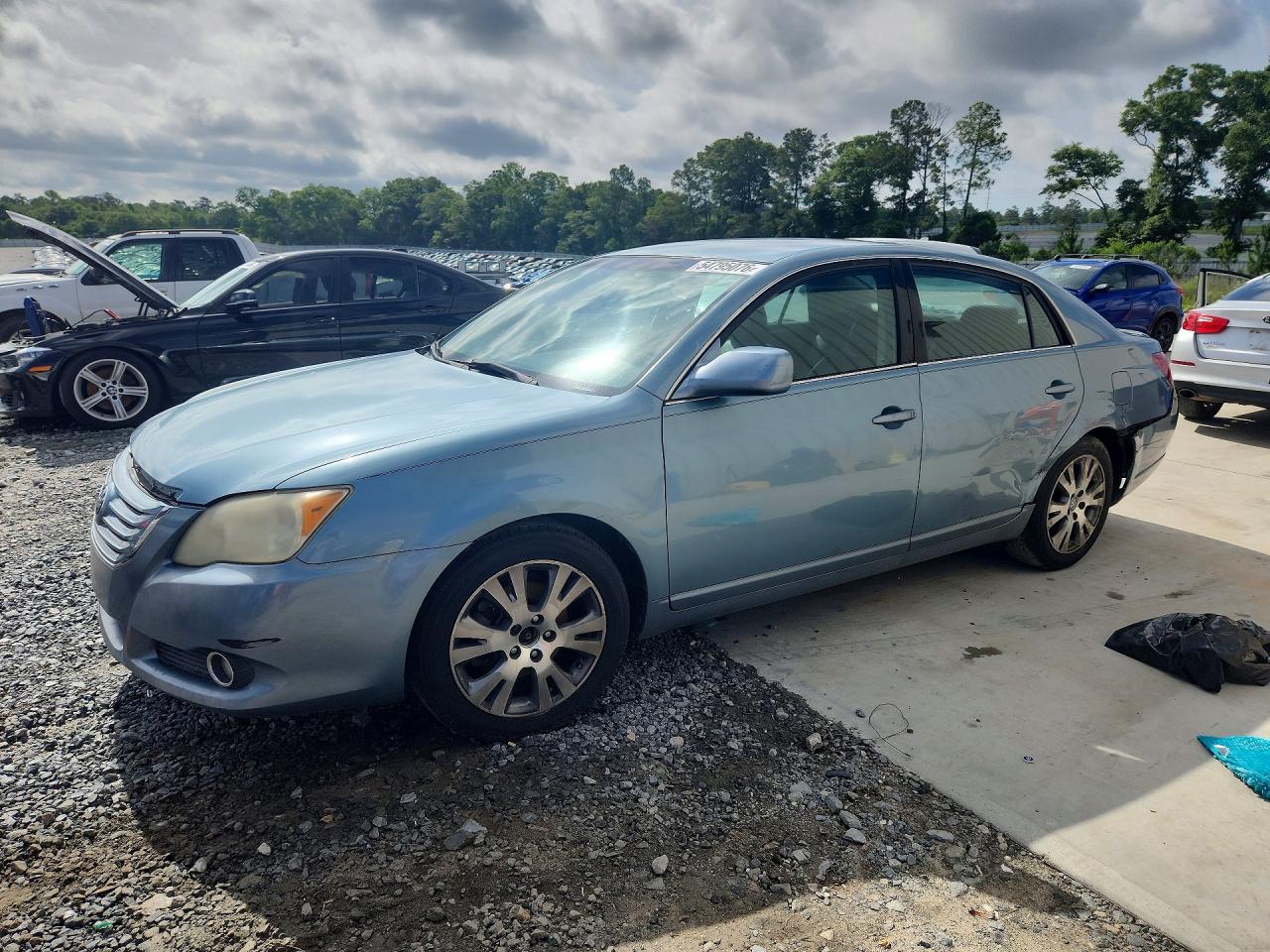 Salvage Toyota Avalon Image