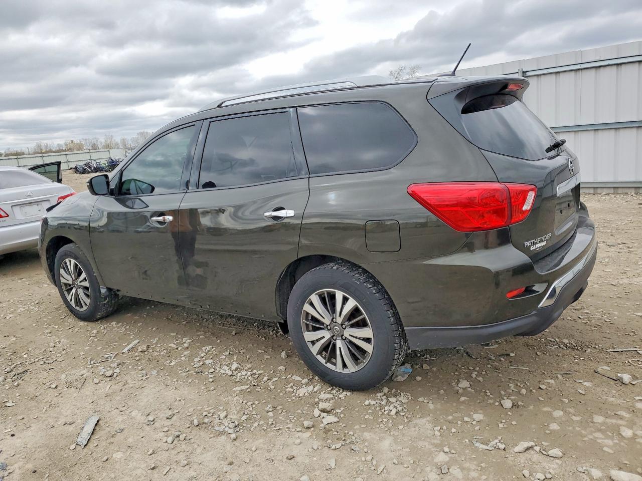 Nissan Pathfinder S