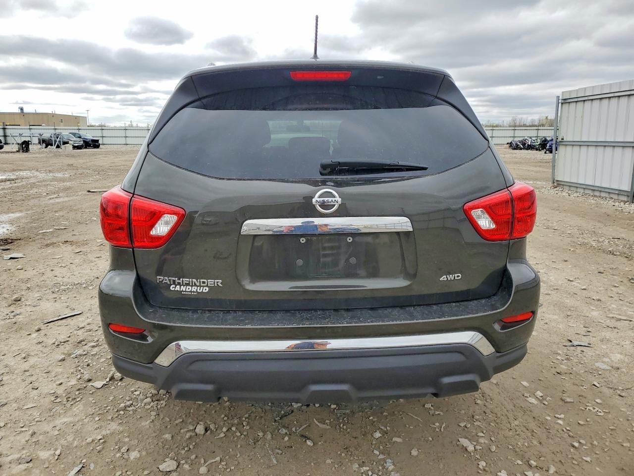 Nissan Pathfinder S