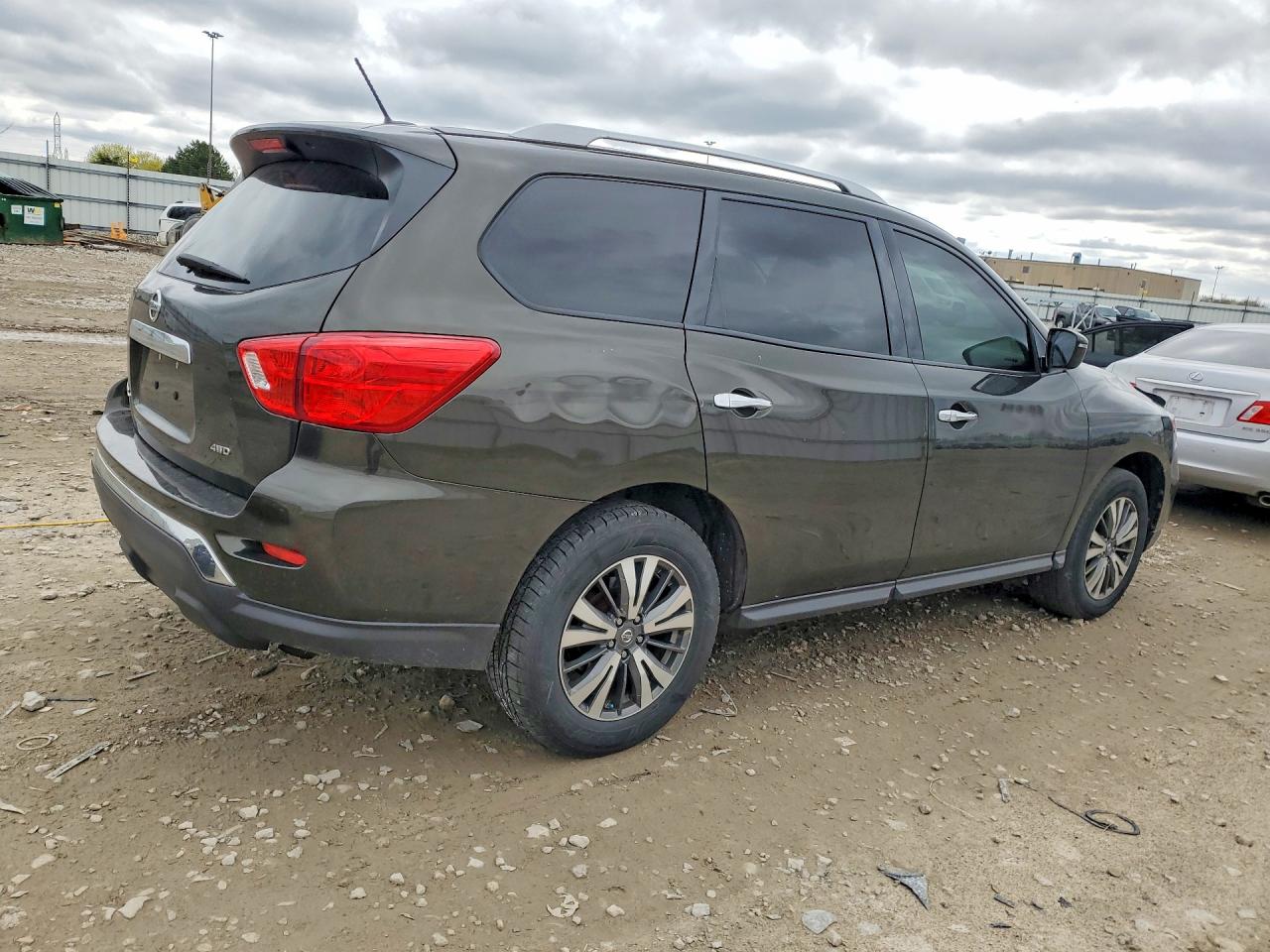 Nissan Pathfinder S