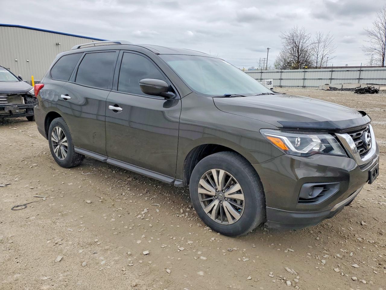 Nissan Pathfinder S