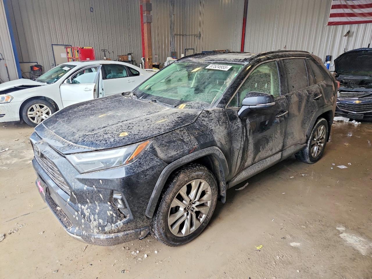 Salvage Toyota RAV4 Image