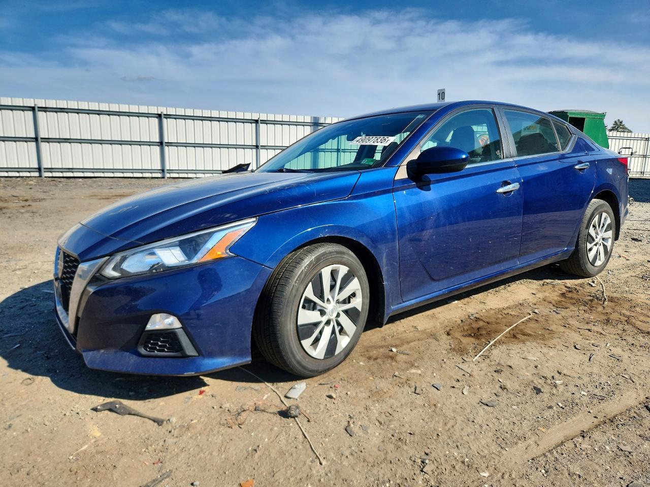 Salvage Nissan Altima Image