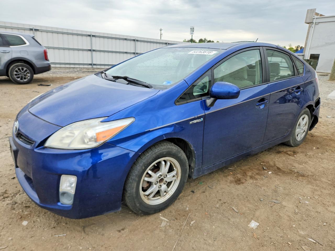 Salvage Toyota Prius Image