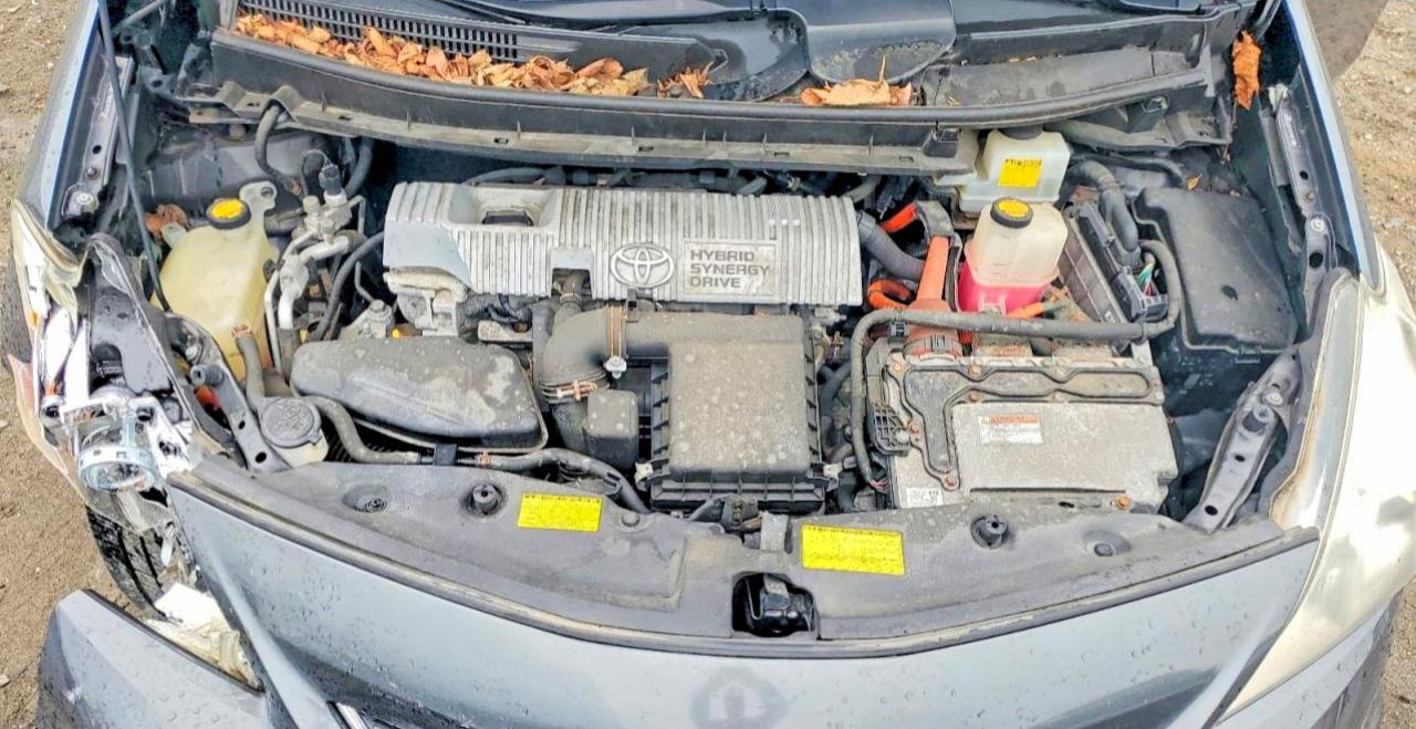 Toyota Prius v Three