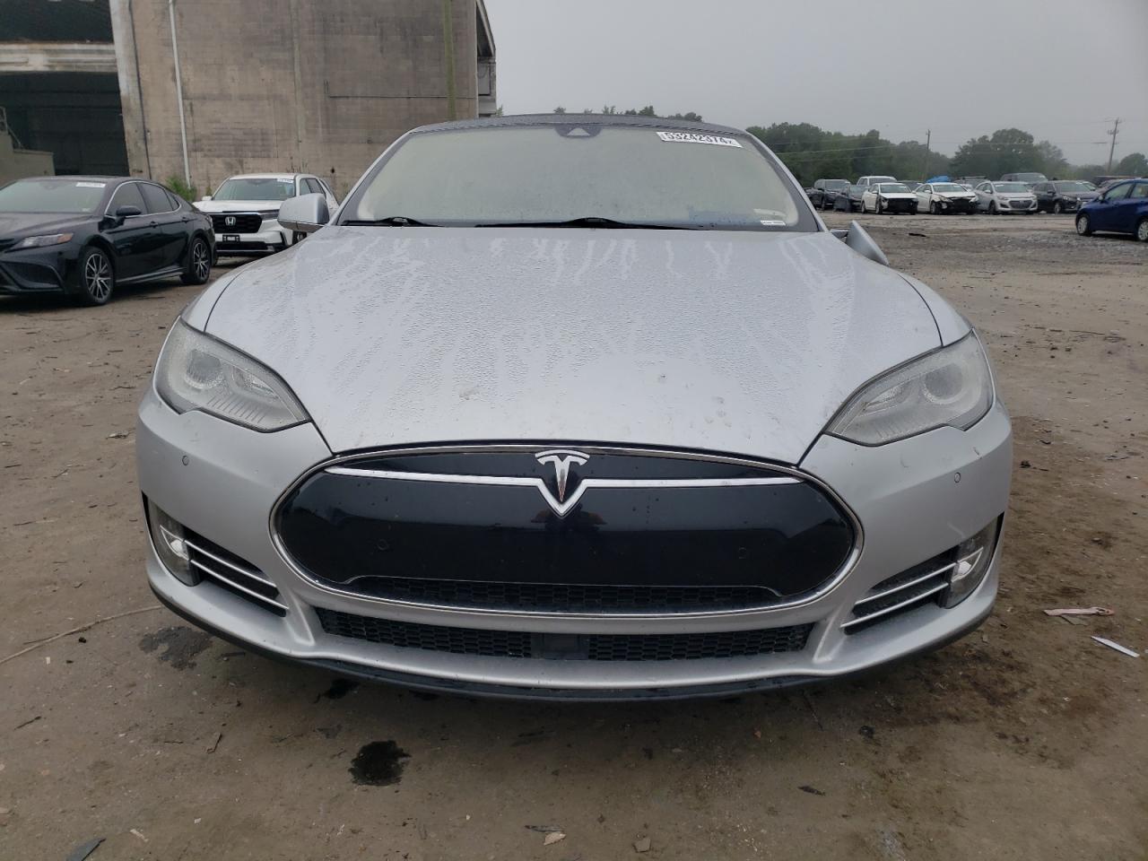 Tesla Model S 85d