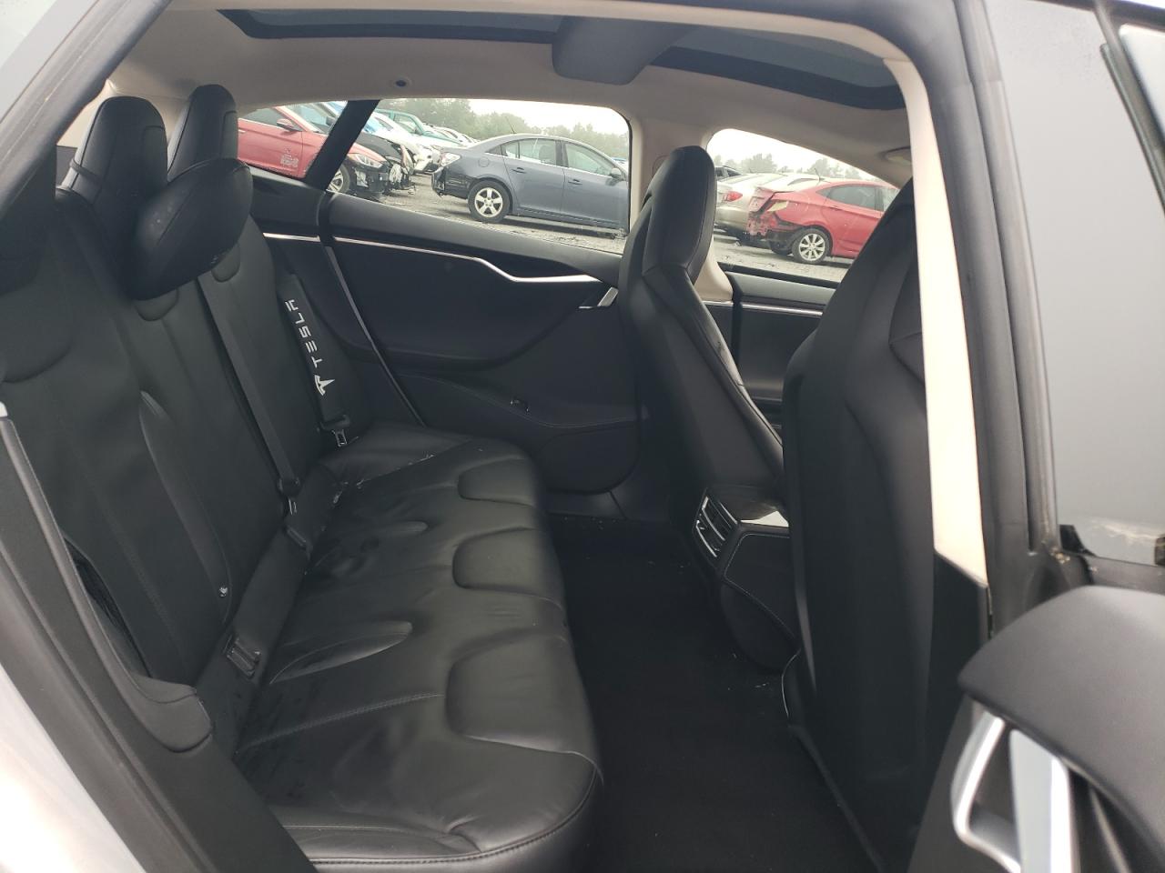 Tesla Model S 85d